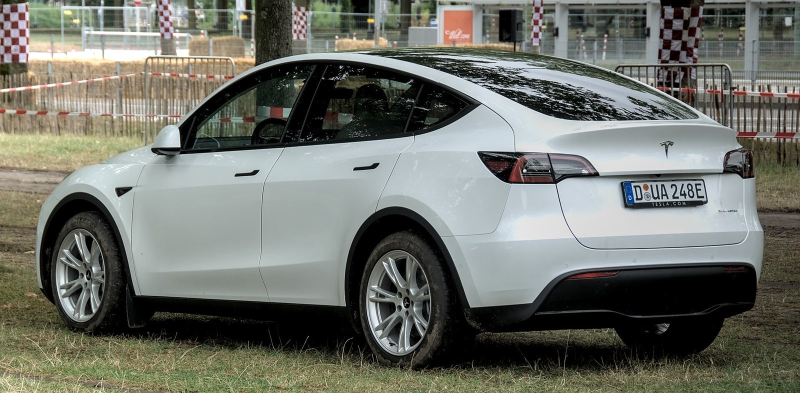 Çin'de Kapı Kolu Tasarımı Nedeniyle 3 Milyon Tesla Geri Çağrılıyor — Meedye editoryal görseli