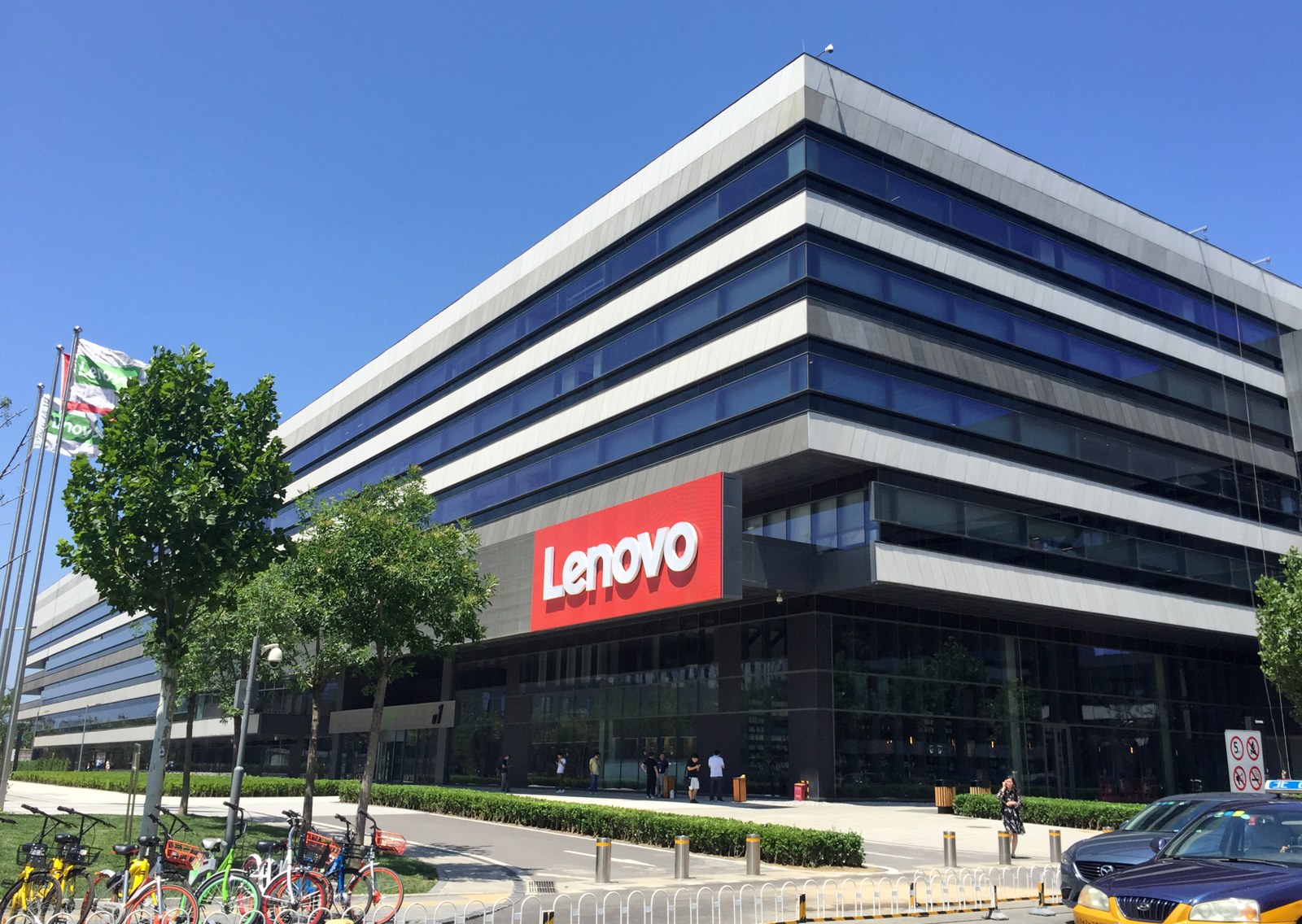 Lenovo Pervanesiz ve Titreşimli Çiplerle Soğutulan Konsept Bilgisayarı AeroBlade'i Tanıttı — Meedye editoryal görseli