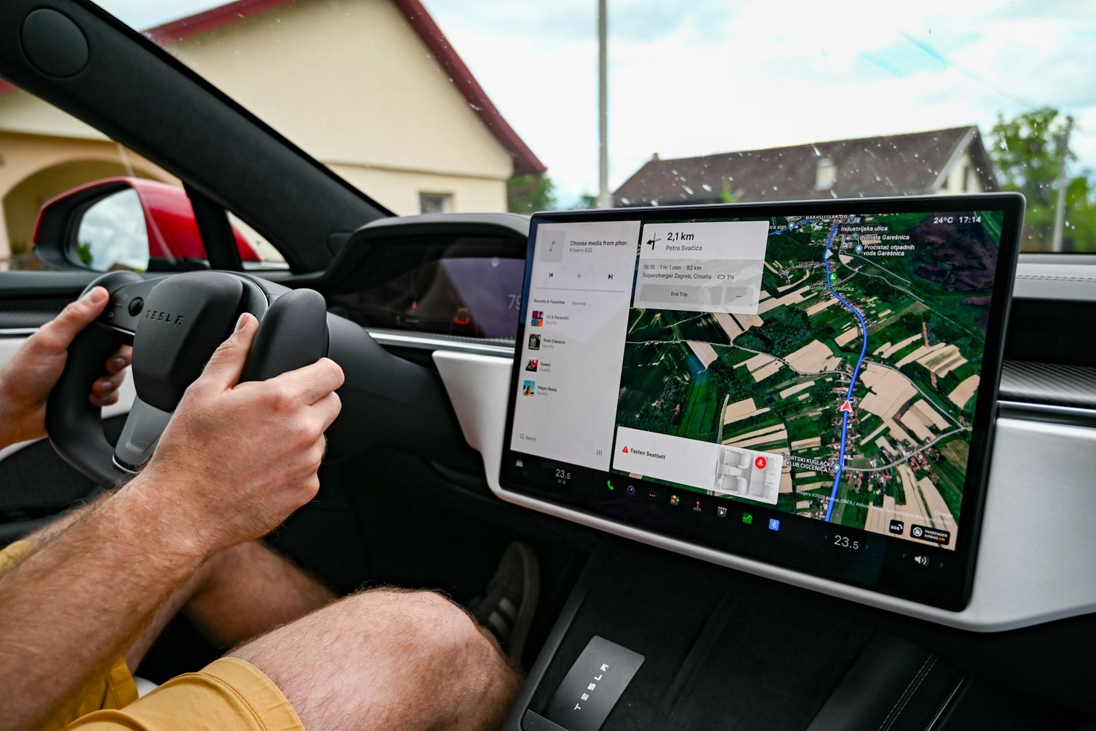 Tesla Yeni Roadster Modelini Tanıttı: SpaceX İticileri ve 2028 Üretim Hedefi — Meedye editoryal görseli
