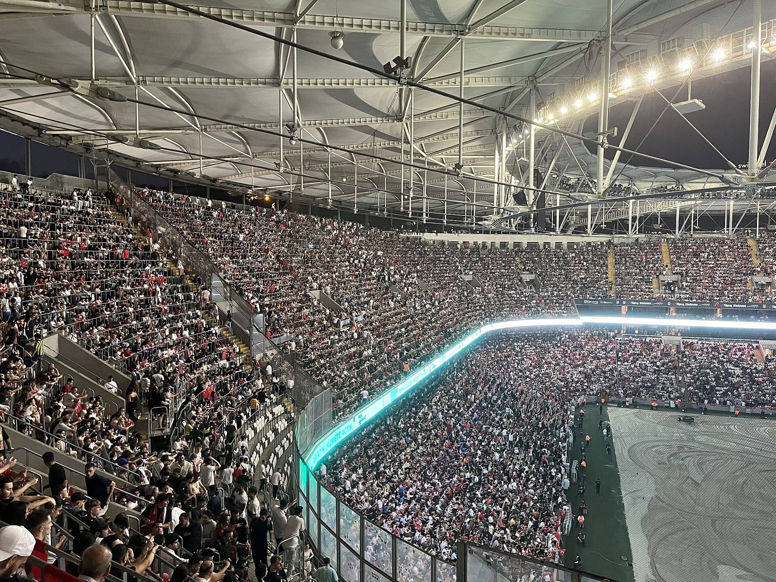 Beşiktaş, UEFA Avrupa Ligi'ne Marsilya Karşısında 4-1'lik Galibiyetle Başladı — Meedye editoryal görseli