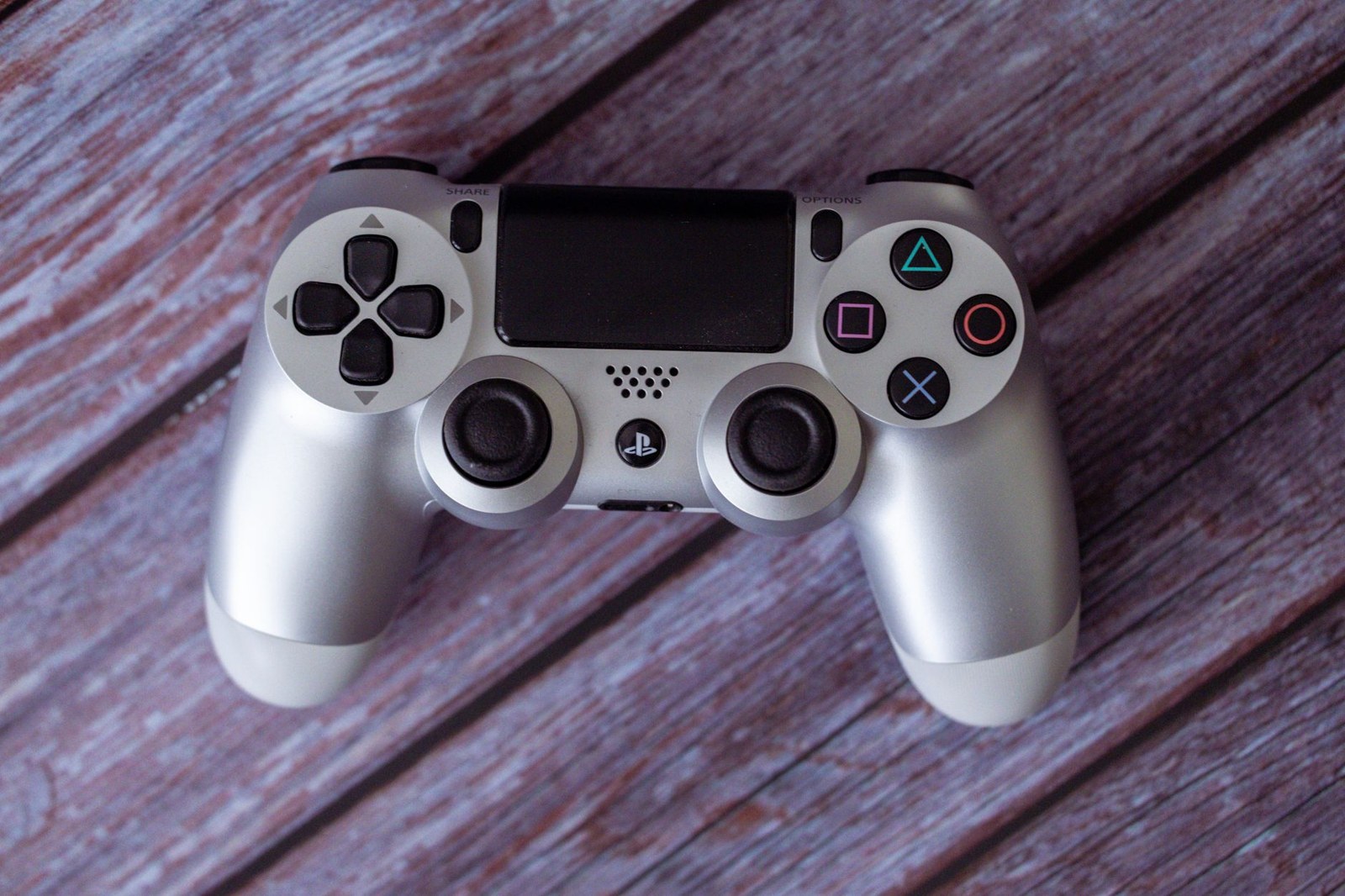 PlayStation Plus Kataloğundan 10 Oyun Ayrılıyor: Persona 5 Tactica ve Toy Story Yapımları Listede — Meedye editoryal görseli