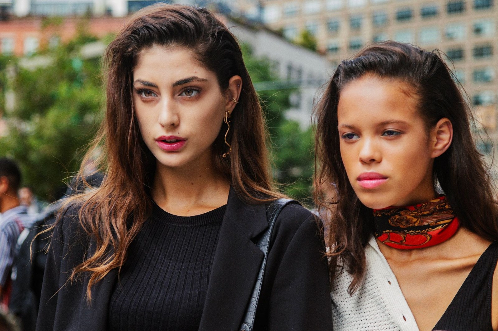Devon Lee Carlson ve Frankies Bikinis'ten Yazı Müjdeleyen "Sunshine Girls" Koleksiyonu — Meedye editoryal görseli