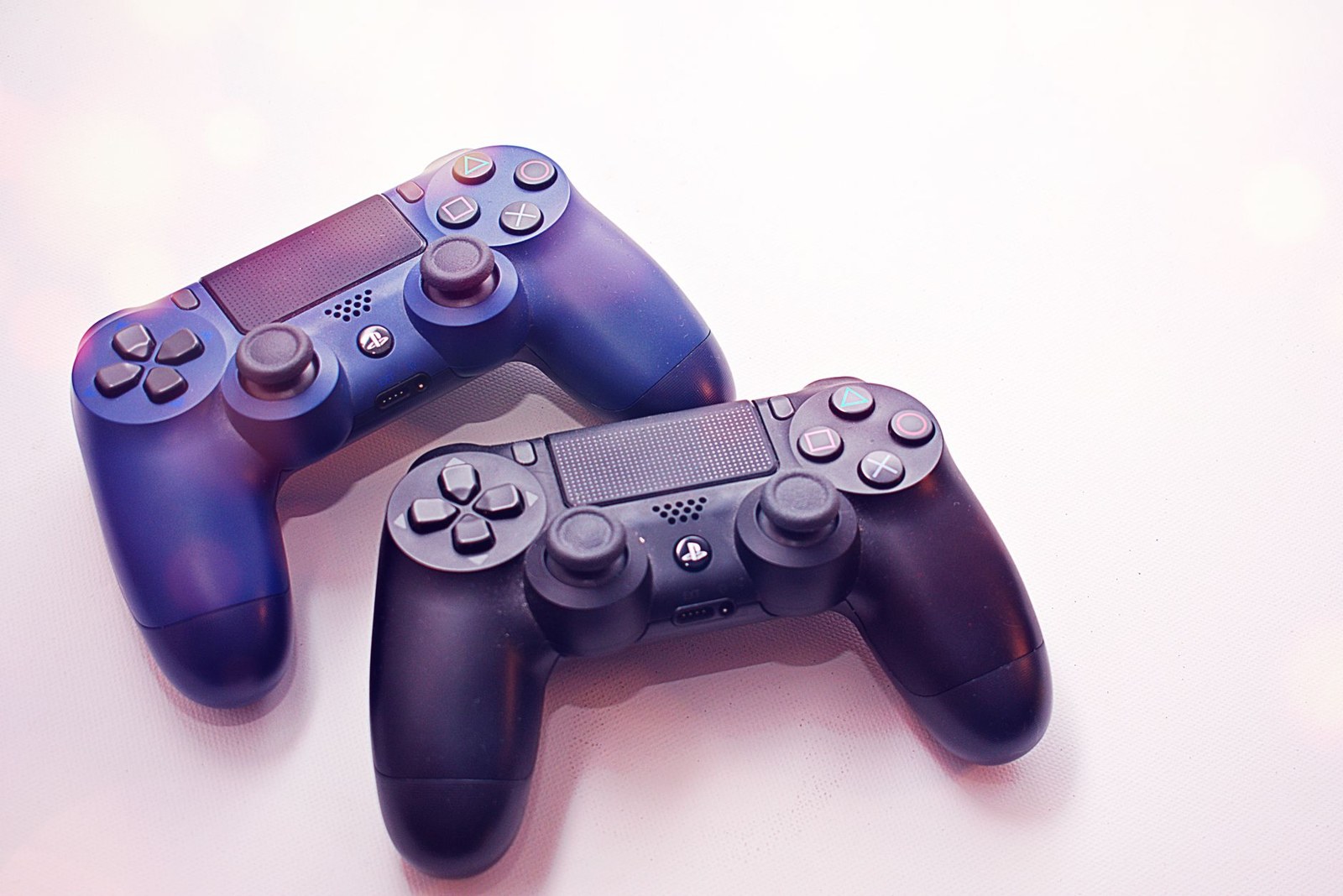 PS5 DualSense Kontrolcüsünde Oyun Deneyimini Hızlandıran Gizli Kısayollar — Meedye editoryal görseli