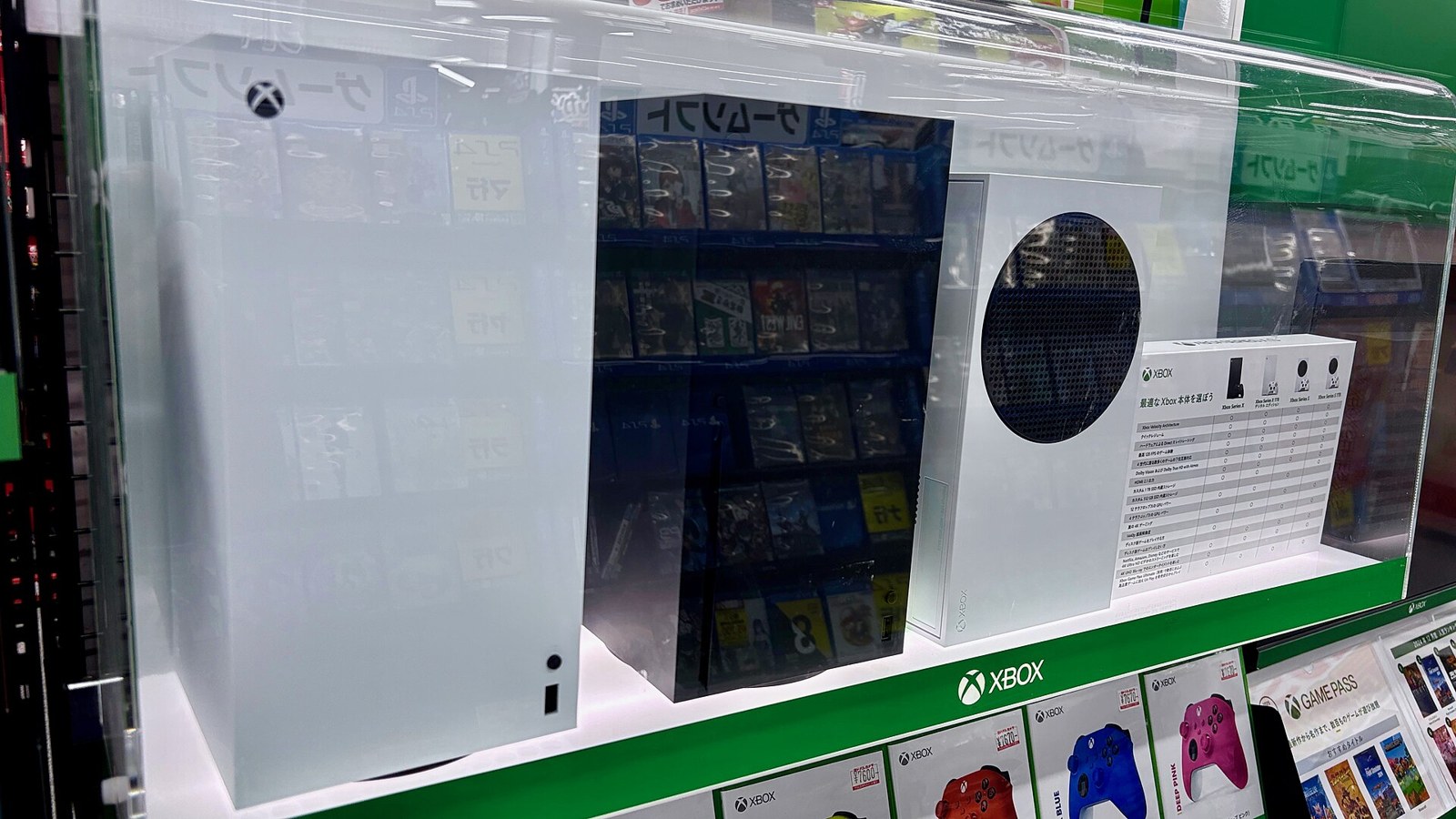 Arşiv fotoğrafı: Xbox Series X ve Series S modelleri yer alıyor.