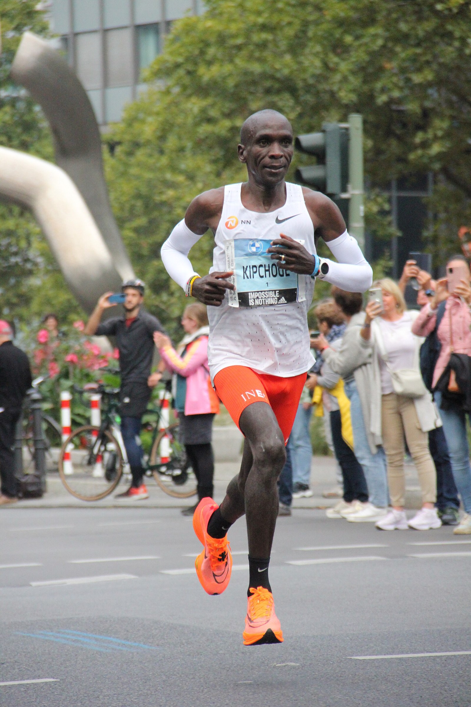 Arşiv fotoğrafı: Eliud Kipchoge Berlin'de görülüyor.