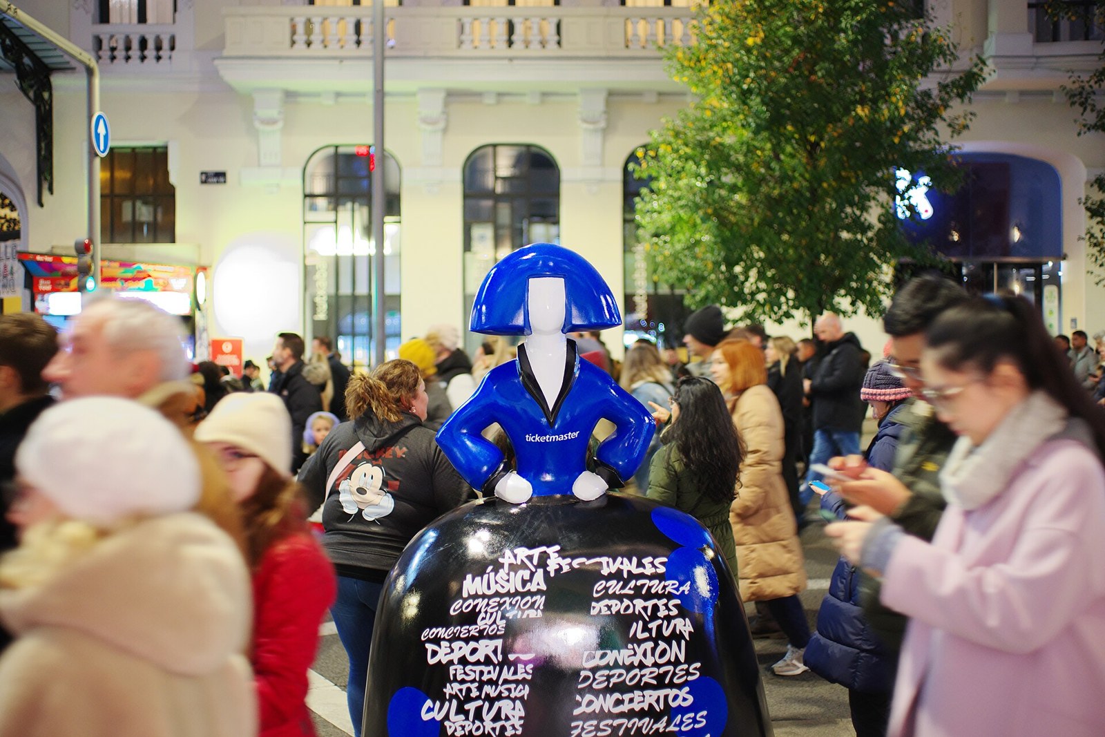 Arşiv fotoğrafı: Madrid Gran Vía'da sergilenen Menina Ticketmaster 2025 figürü.