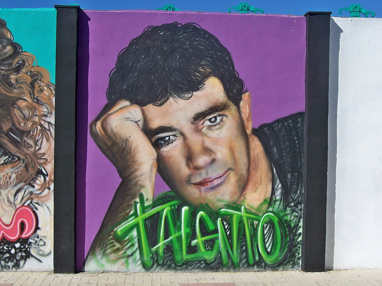 Arşiv fotoğrafı: İspanya'nın Málaga kentinde Juan María Rivero (Bohemio) tarafından yapılan, \"Yetenek\" yazılı Antonio Banderas grafitisi.
