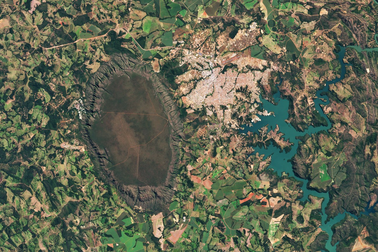 Brezilya Serra de Caldas platosu, Landsat 9 uydu fotoğrafı, 19 Mayıs 2025 (arşiv)