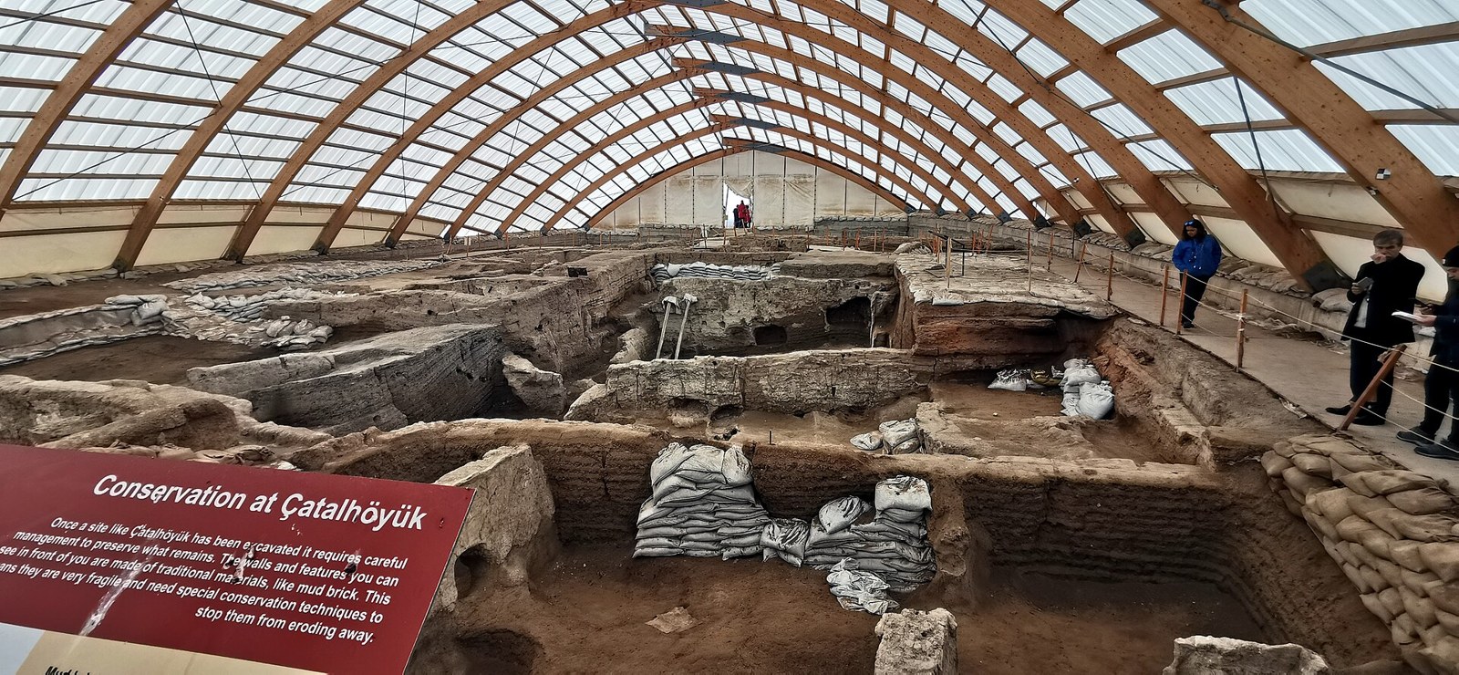 Çatalhöyük'teki Ölüler Evi Bitişiğinde Sekiz Bebek İskeleti Keşfedildi — Meedye editoryal görseli