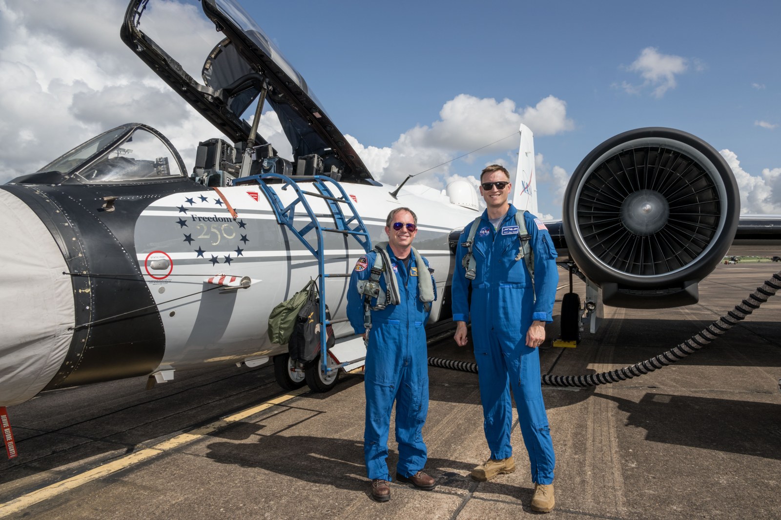 NASA Pilotları Güneş Koronasını İncelemek İçin WB-57F ile Ay'ın Gölgesini Takip Etti — Meedye editoryal görseli
