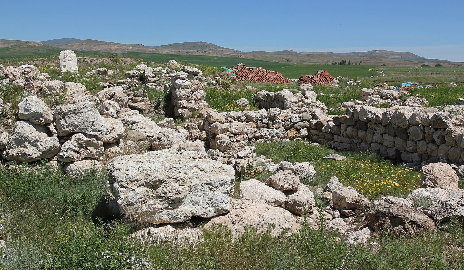 Arşiv fotoğrafı: İç Anadolu'da Sivas ilinin Yıldızeli ilçesi yakınlarındaki Kayalıpınar yerleşim höyüğünde yer alan A Binası.