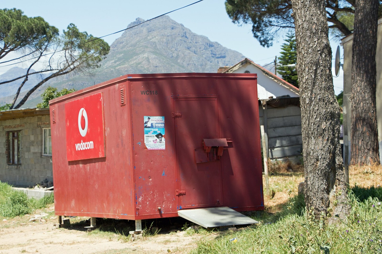 Arşiv fotoğrafı: Kayamandi'deki Vodacom noktası yer alıyor.