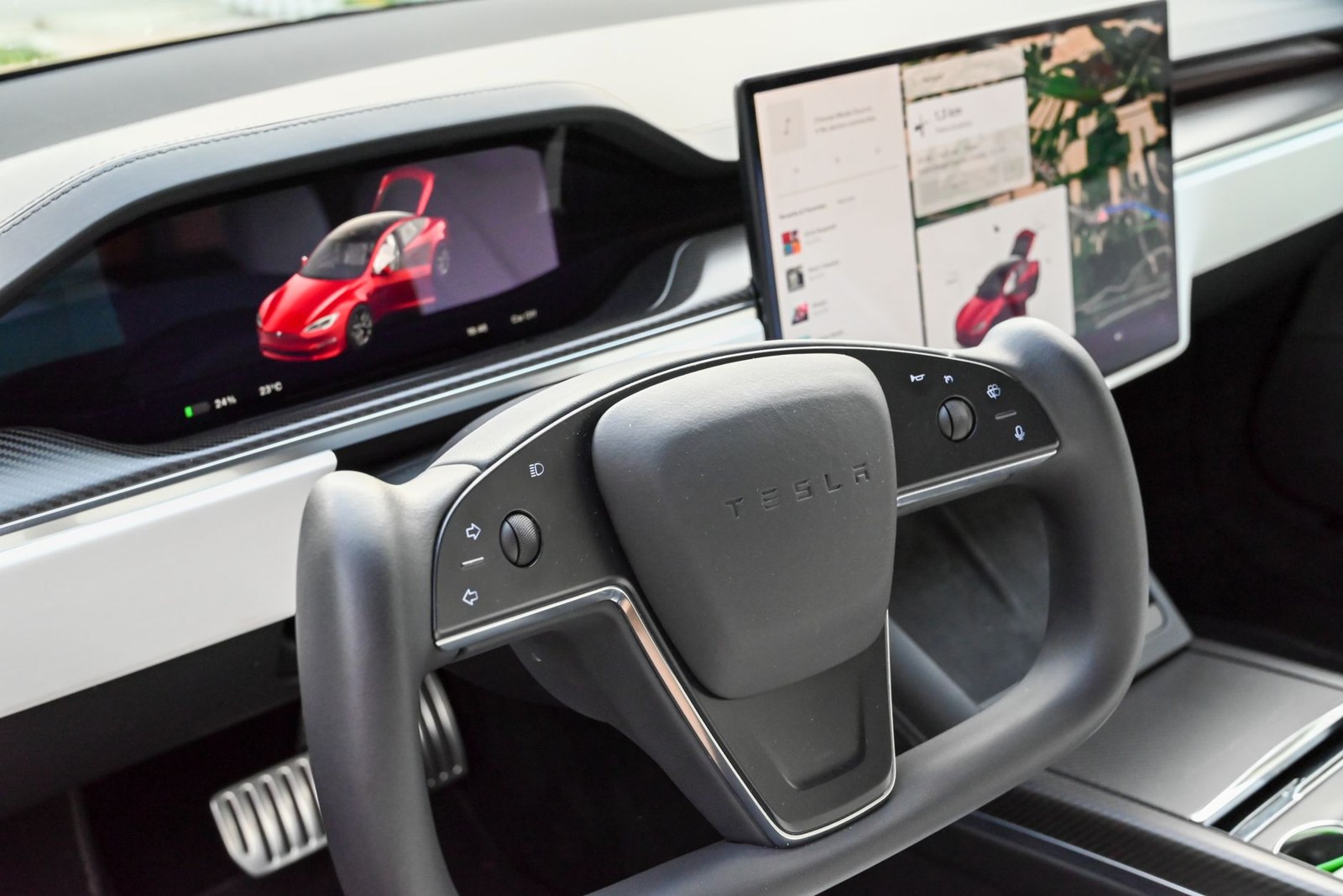 Tesla Cybercab ekranında çalışanlara özel sanal kumanda kolu ortaya çıktı — Meedye editoryal görseli