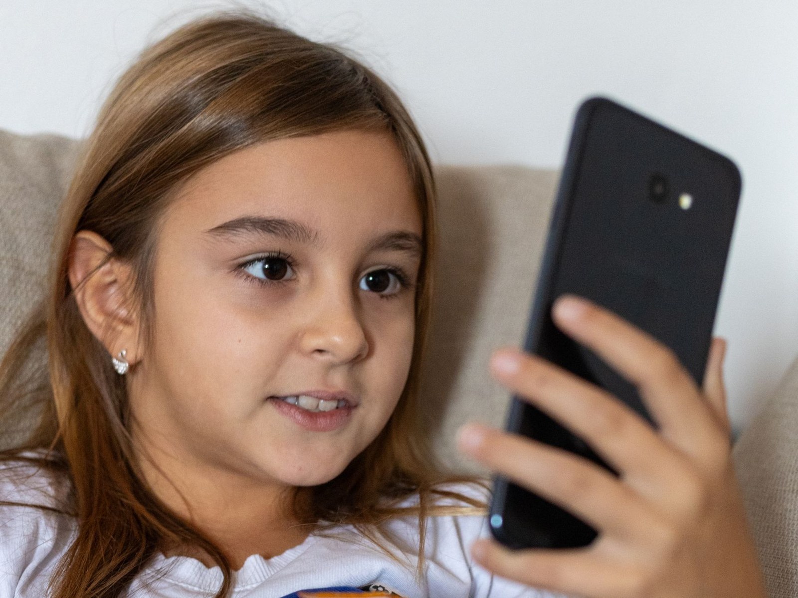 Efsane Geri mi Dönüyor? Fiziksel Klavyeli 'BlackBerry' Tarzı Yeni Telefon Clicks İlk Kez Görücüye Çıktı! ⌨️ — Meedye editoryal görseli