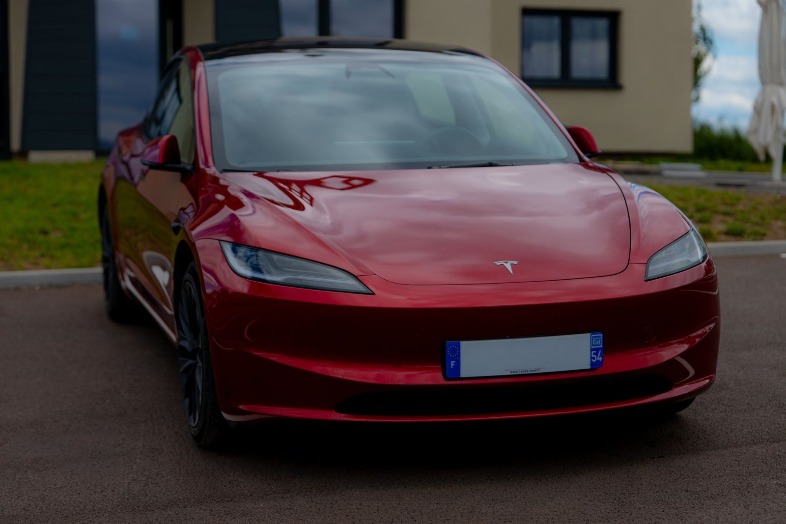 Tesla'nın ikinci çeyrek geliri yüzde 26 artarak 28,2 milyar dolara çıktı — Meedye editoryal görseli