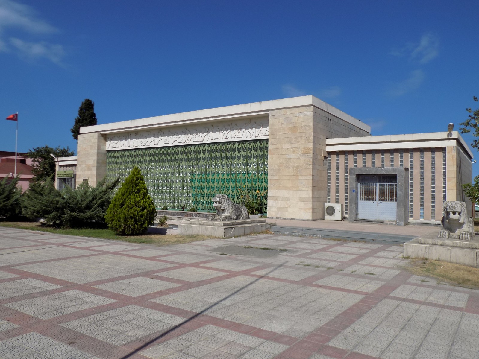 Polonya'da Hurdalıktan Kurtarılan 1.800 Yıllık Kalkan Parçası İnsan Kemikleriyle Çıktı — Meedye editoryal görseli