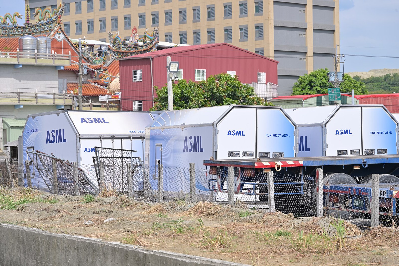 ASML Çip Devlerini Yeni Litografi Standardında Toplarken Huawei Kendi Tedarik Zincirini Kuruyor — Meedye editoryal görseli