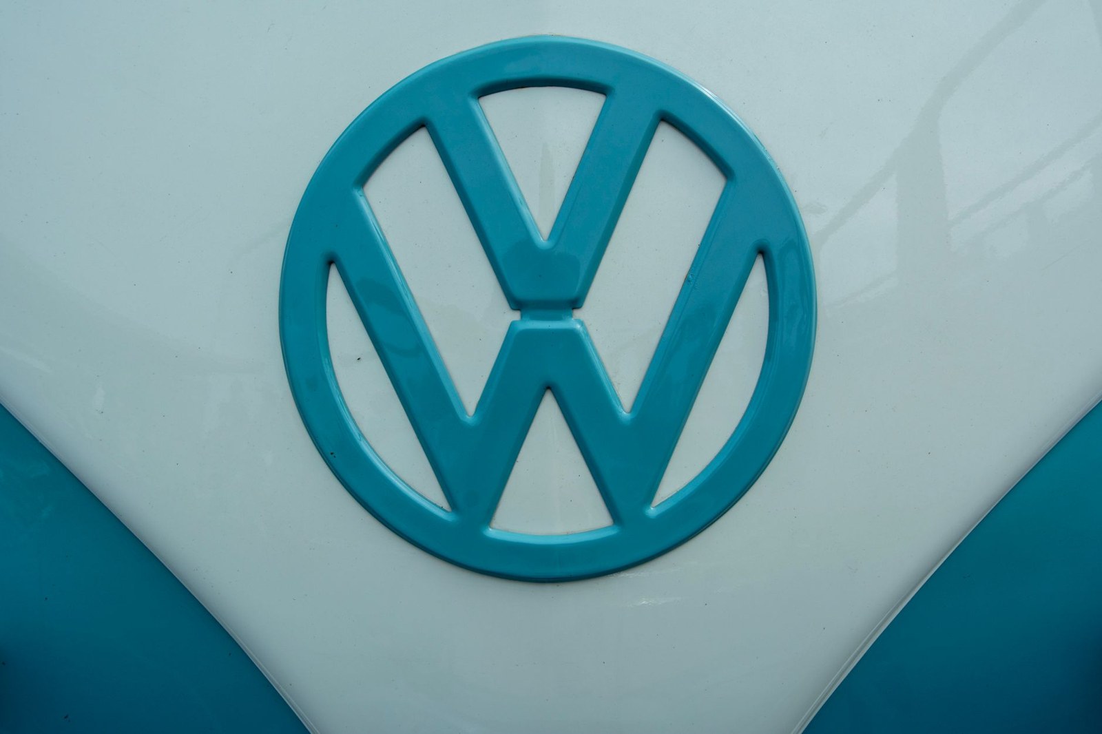 Volkswagen'in Almanya'daki Elektrikli Araç Siparişleri İlk Kez İçten Yanmalı Modelleri Geride Bıraktı — Meedye editoryal görseli