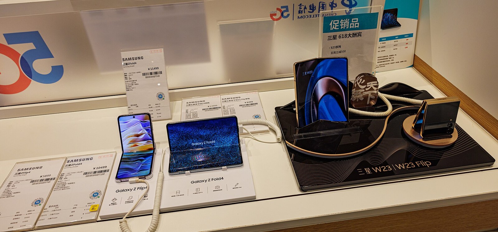 Samsung Galaxy Z Flip 8 Kapak Ekranındaki Yazılım Kısıtlamalarını Kaldırdı — Meedye editoryal görseli
