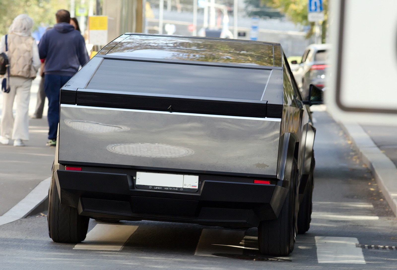 Tesla, Satışları Gerileyen Cybertruck Modellerine 5 Bin Dolar Zam Yaptı — Meedye editoryal görseli