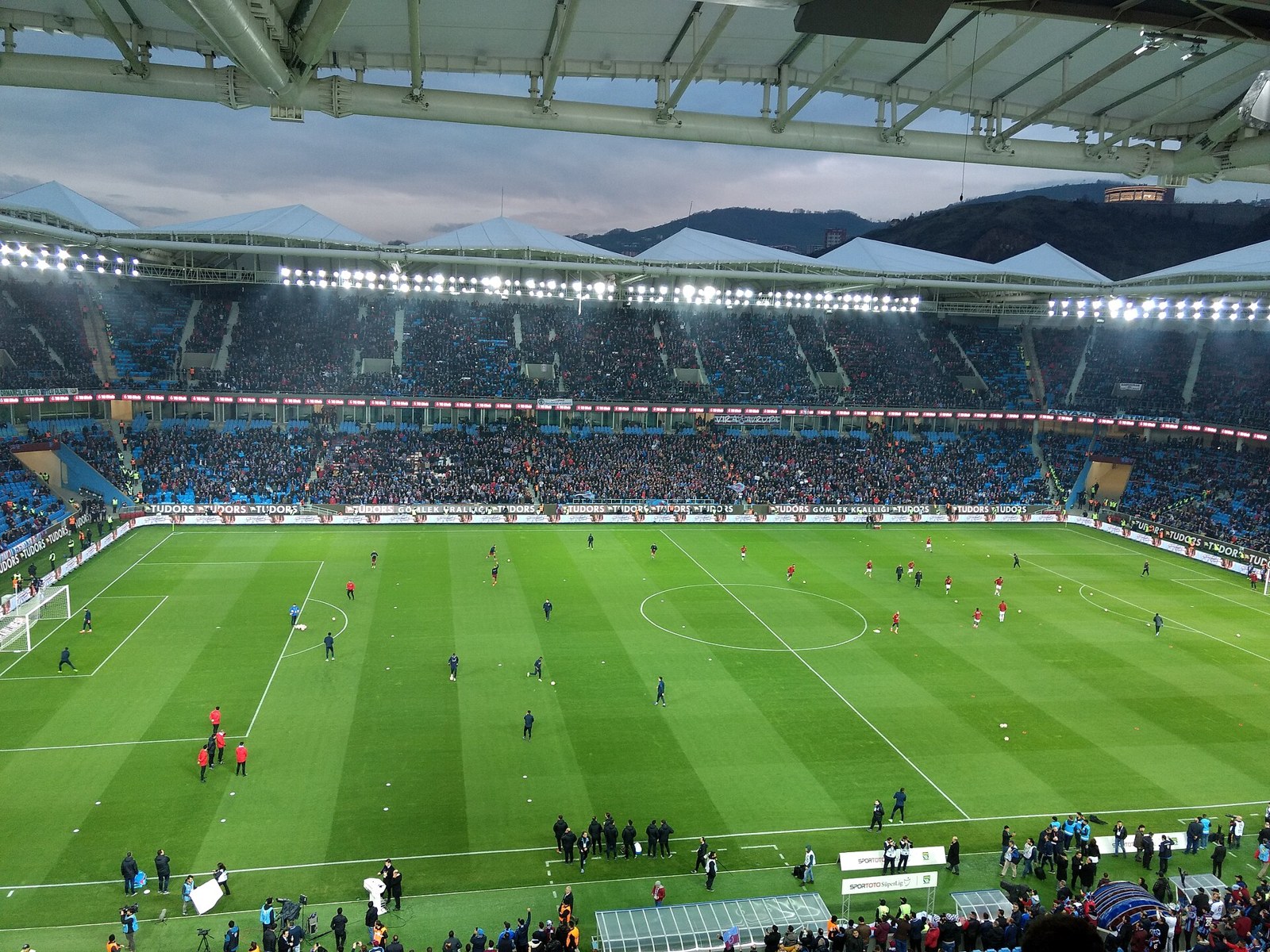 Trabzonspor, Galatasaray Karşısında Dört Golle Galip Geldi — Meedye editoryal görseli