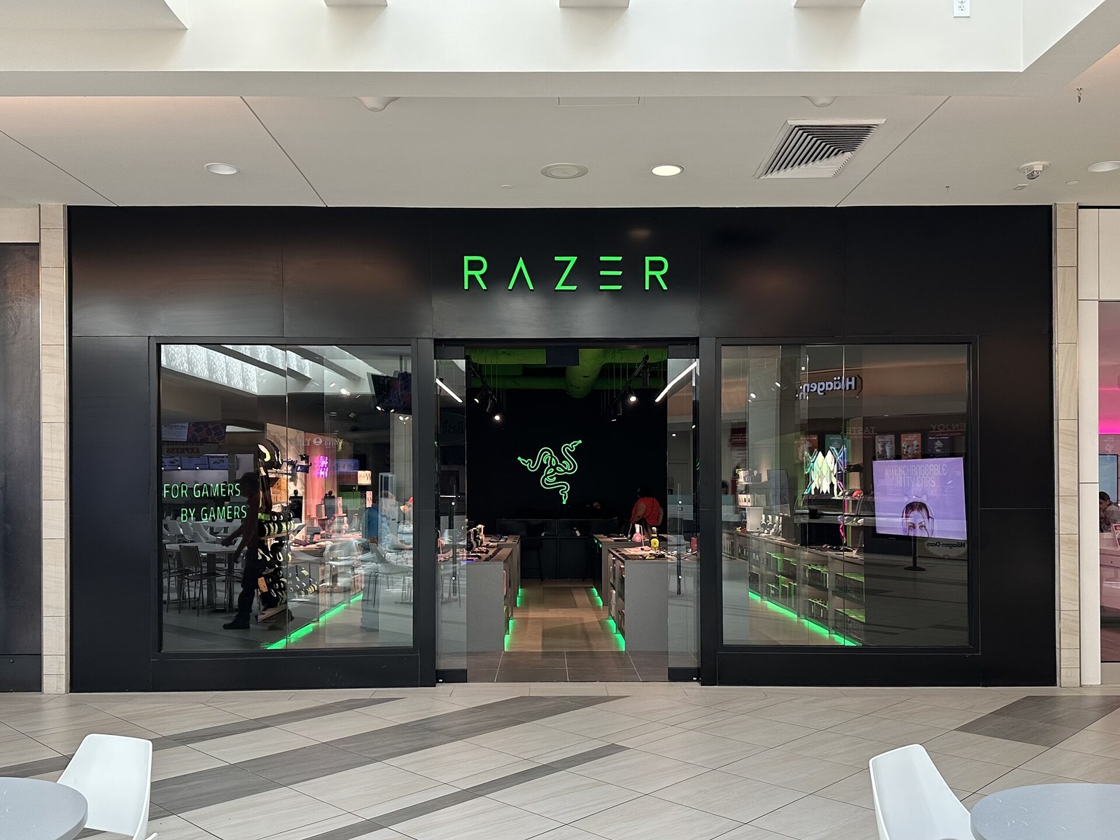 Razer, Koltuk Başlığına Takılan Kablosuz Hoparlörü Clio X'i 110 Dolar Fiyatla Tanıttı — Meedye editoryal görseli