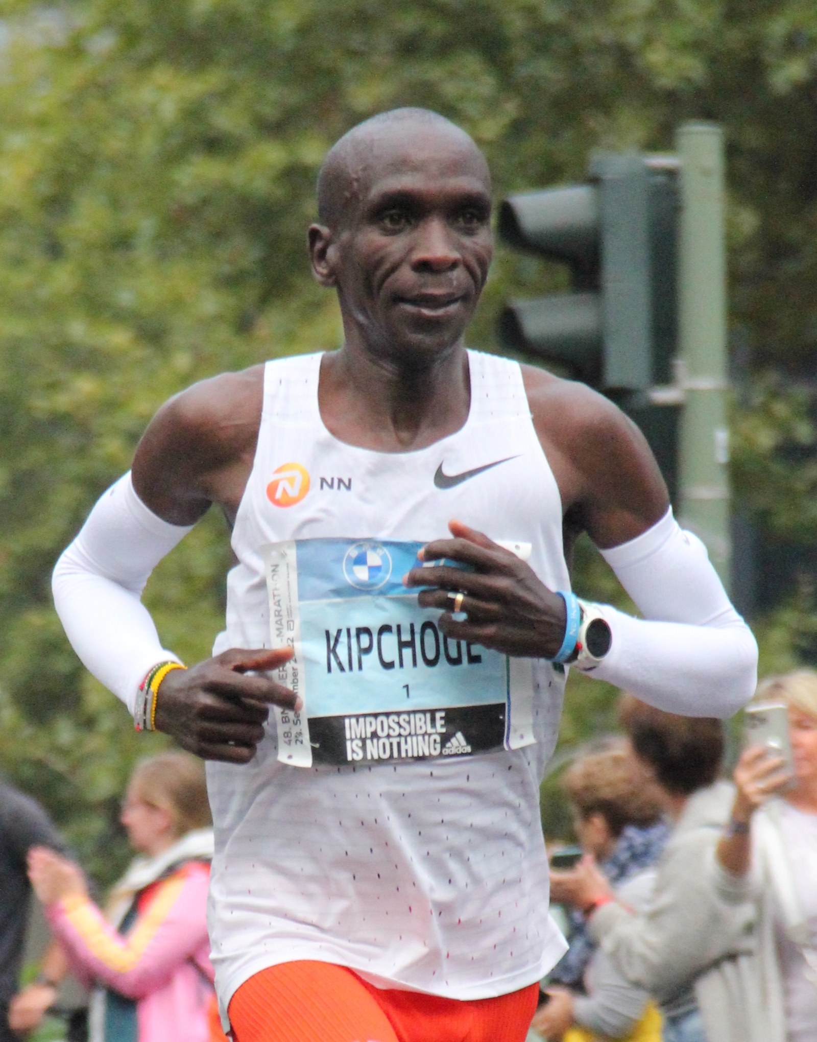 Arşiv fotoğrafı: Eliud Kipchoge, 25 Eylül 2022 tarihindeki Berlin Maratonu'nda görülüyor.