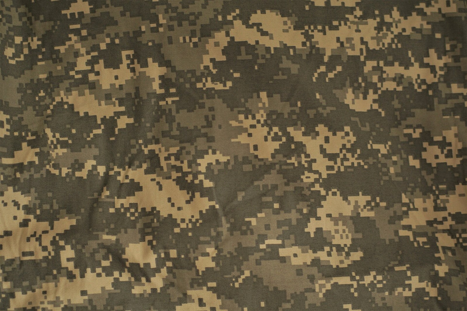 Yapay zekâ kameralarını yanıltmak için tasarlanan gömlek: Digital Camouflage — Meedye editoryal görseli