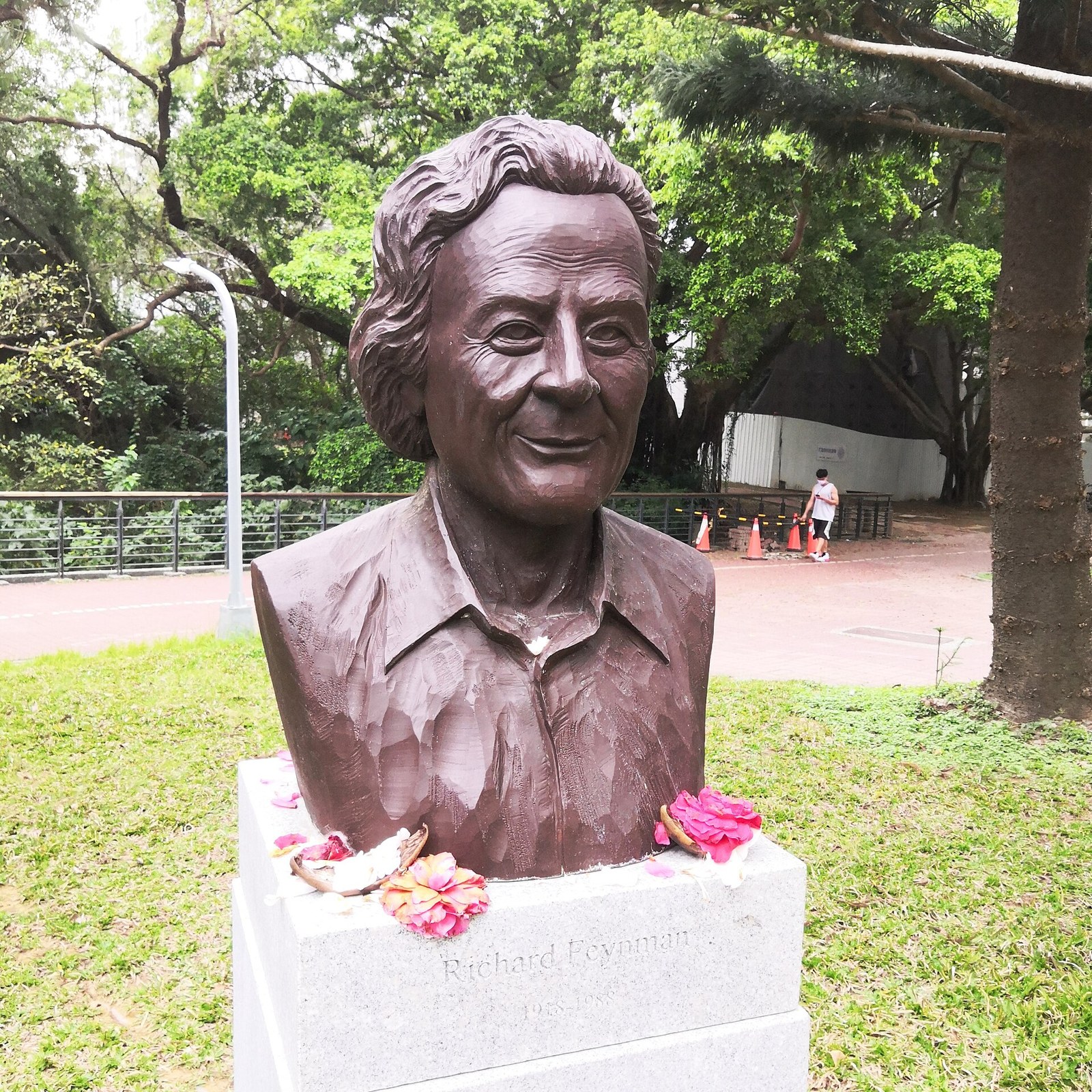 Fizikçiler 80 Yıllık Ters Fıskiye Problemini Çözdü: Feynman'ın Teorisi Çürütüldü — Meedye editoryal görseli